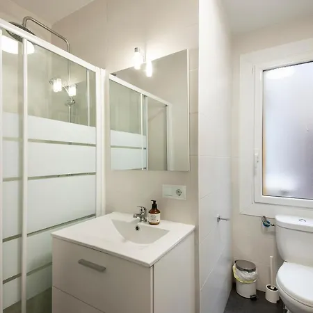 아파트 Beautiful With Terrace - Prime Location! *