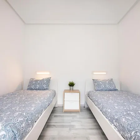 아파트 Beautiful With Terrace - Prime Location! *