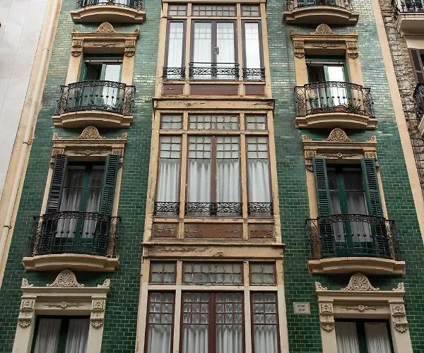 Beautiful With Terrace - Prime Location! *