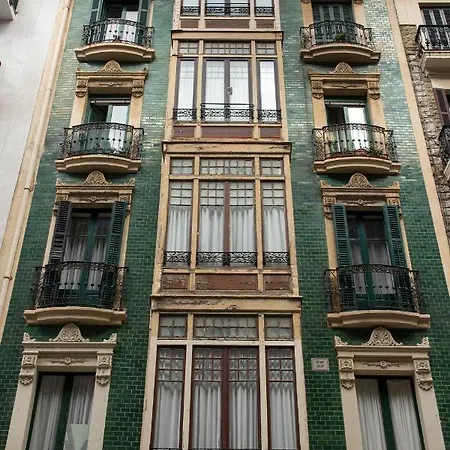 Beautiful With Terrace - Prime Location! *